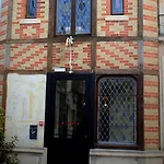 מלון Logis Le Grand Château-du-Loir