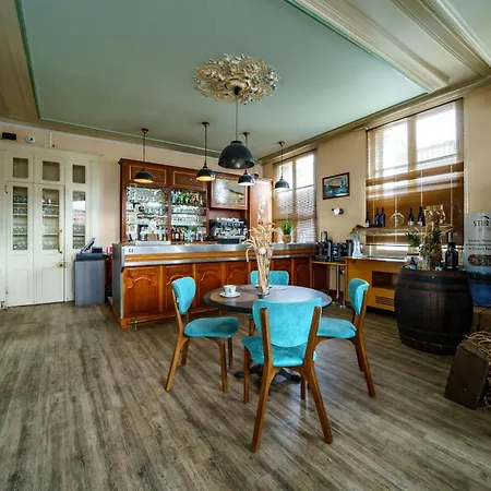 Hotel Logis Le Grand Chateau-du-Loir