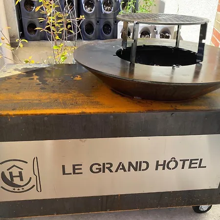 מלון Logis Le Grand Château-du-Loir