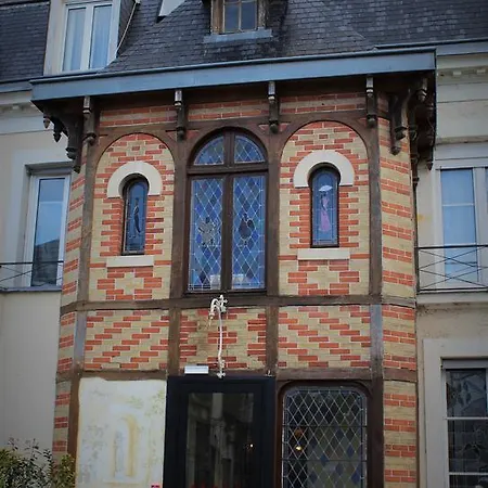 Logis Le Grand Hotel 3*