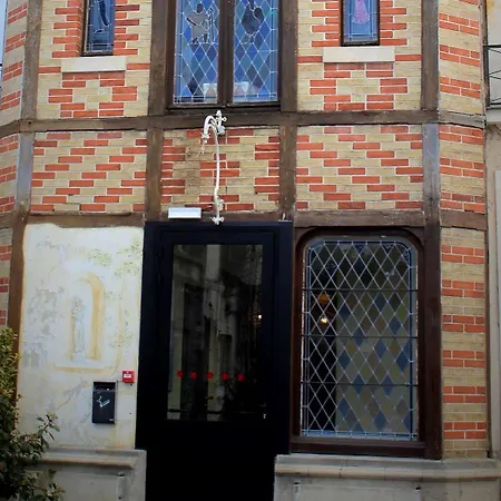 Hotel Logis Le Grand Chateau-du-Loir