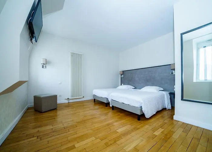 Hotel Logis Le Grand 3*