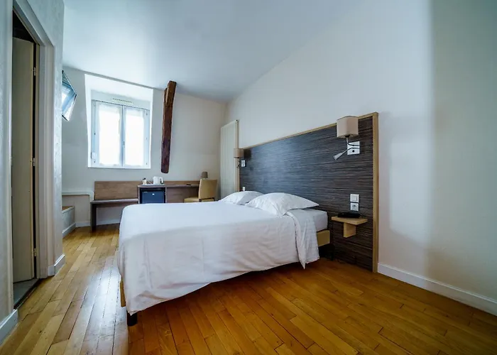 Hotel Logis Le Grand Chateau-du-Loir