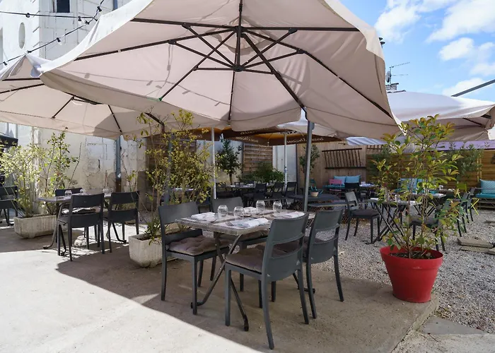 Logis Le Grand Hotel Château-du-Loir