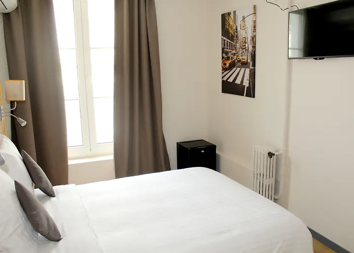 Hotel Logis Le Grand Château-du-Loir