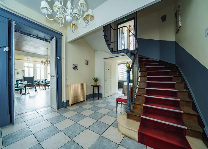 Otel Logis Le Grand Château-du-Loir