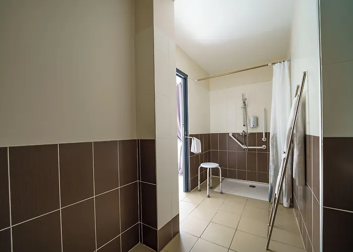 Hotel Logis Le Grand Chateau-du-Loir