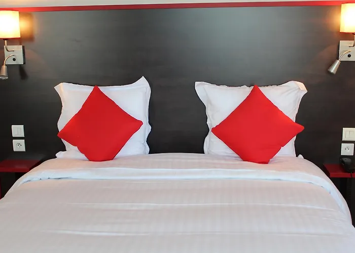 Hotel Logis Le Grand Chateau-du-Loir