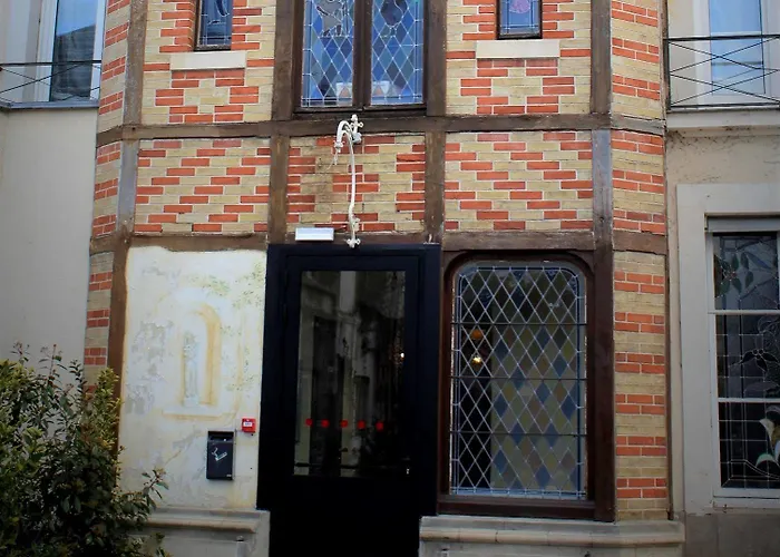 Otel Logis Le Grand Château-du-Loir